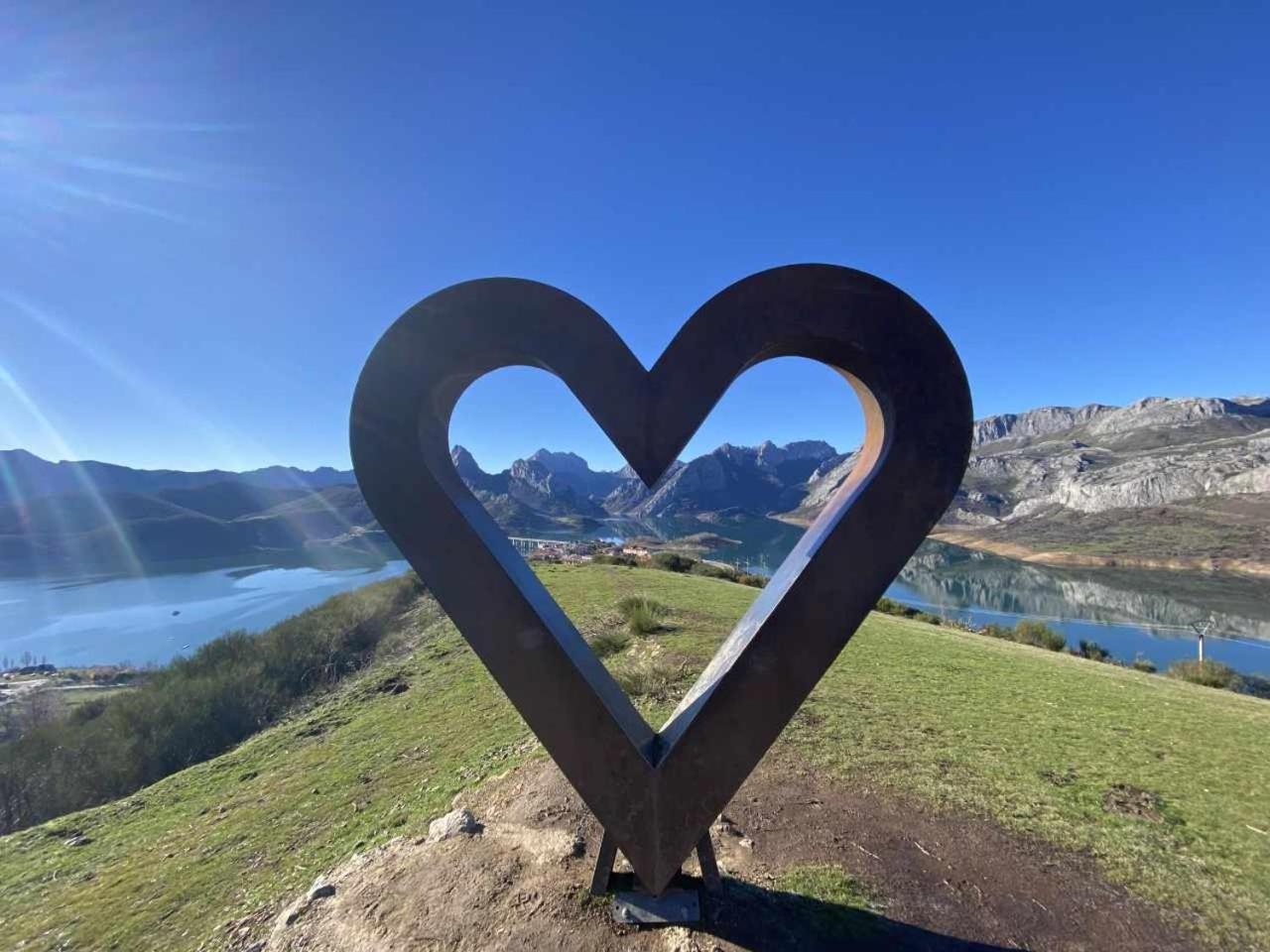 Mirador Solasierra Vistas A La Montana Y Pantano 리아노 외부 사진