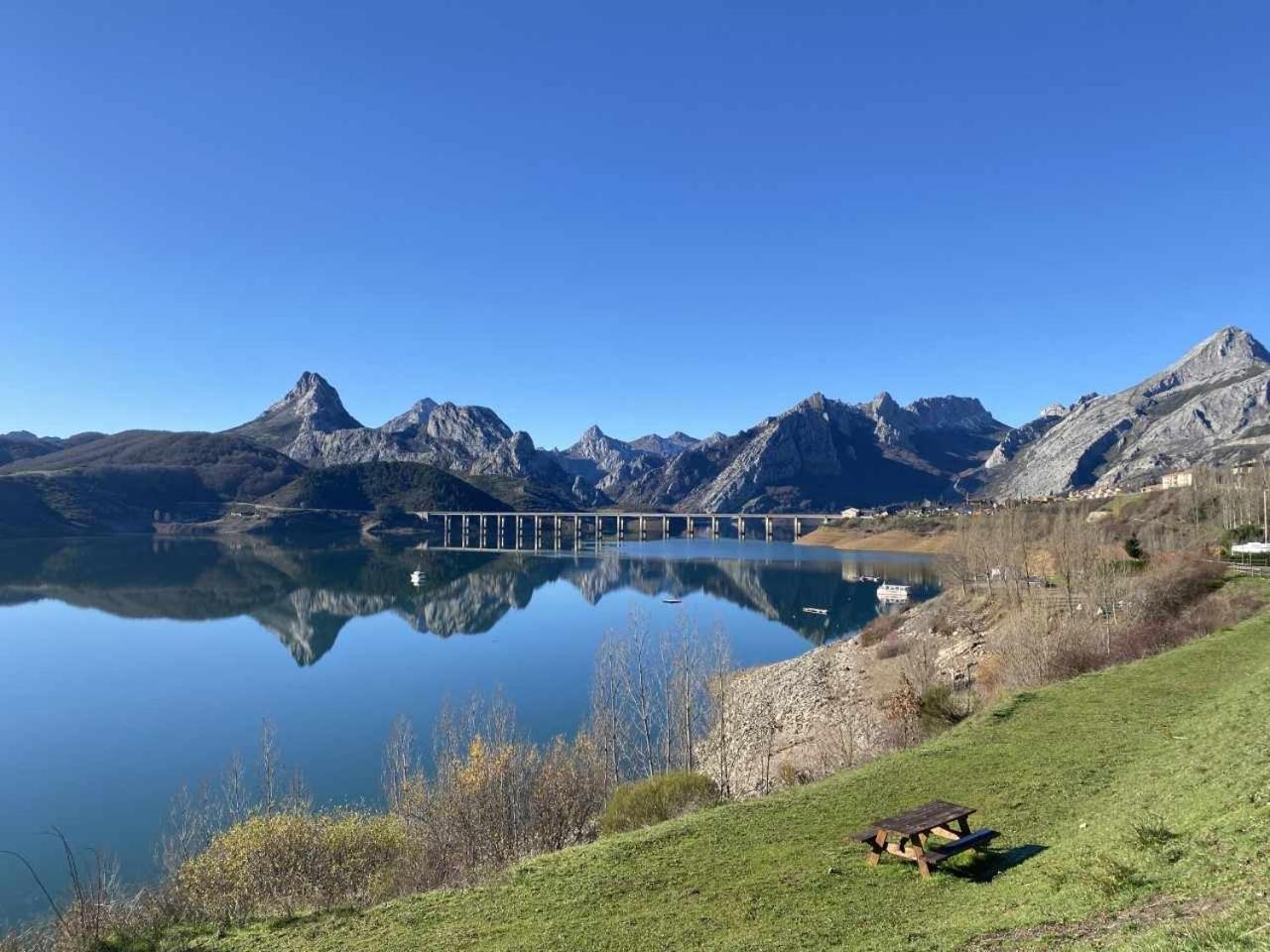 Mirador Solasierra Vistas A La Montana Y Pantano 리아노 외부 사진