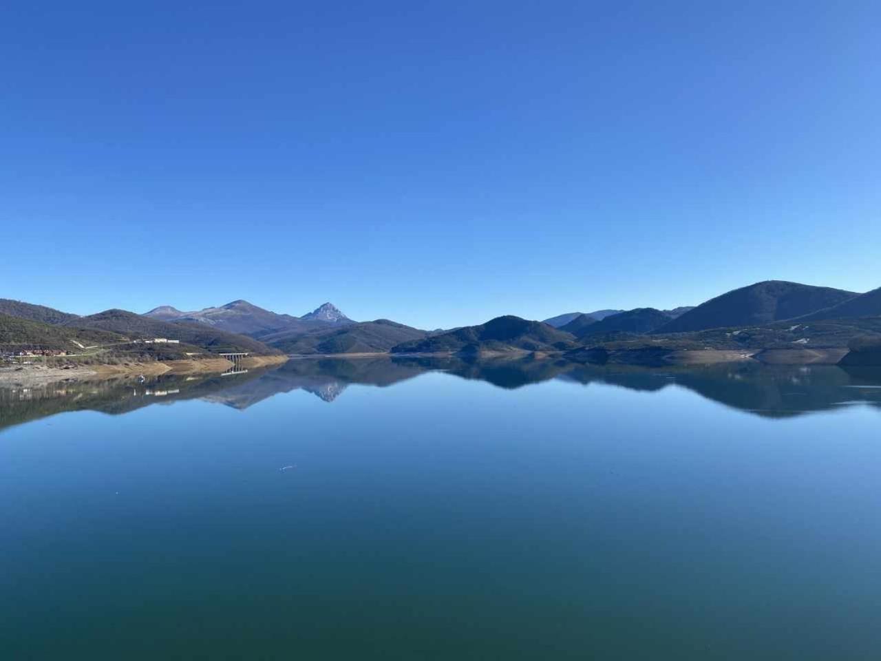 Mirador Solasierra Vistas A La Montana Y Pantano 리아노 외부 사진