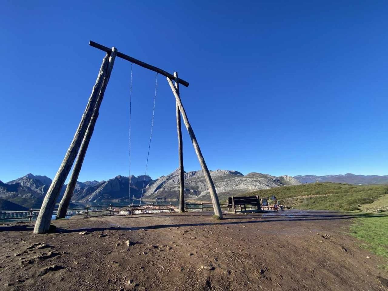 Mirador Solasierra Vistas A La Montana Y Pantano 리아노 외부 사진