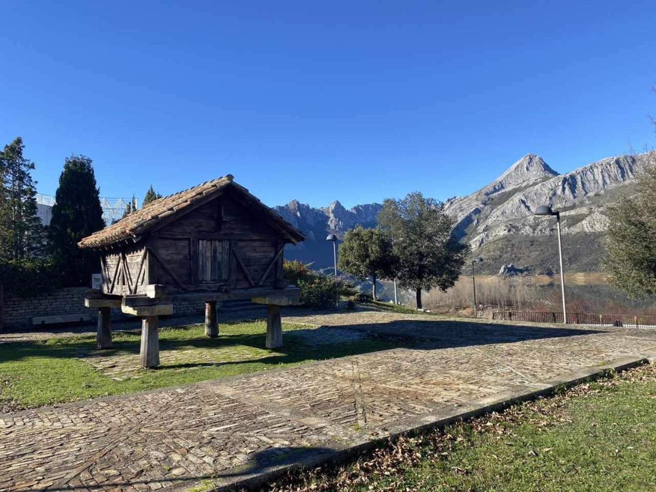 Mirador Solasierra Vistas A La Montana Y Pantano 리아노 외부 사진
