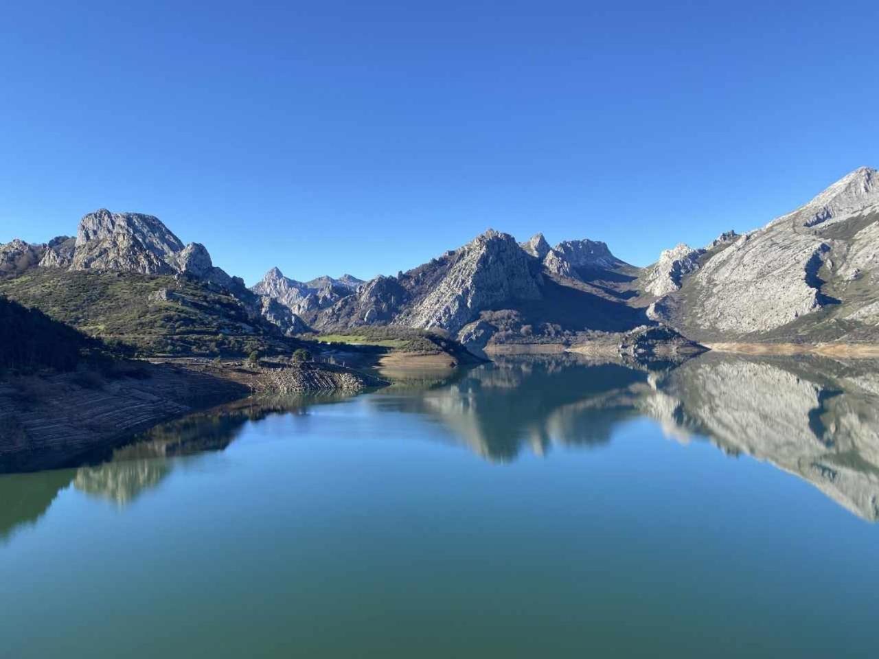 Mirador Solasierra Vistas A La Montana Y Pantano 리아노 외부 사진