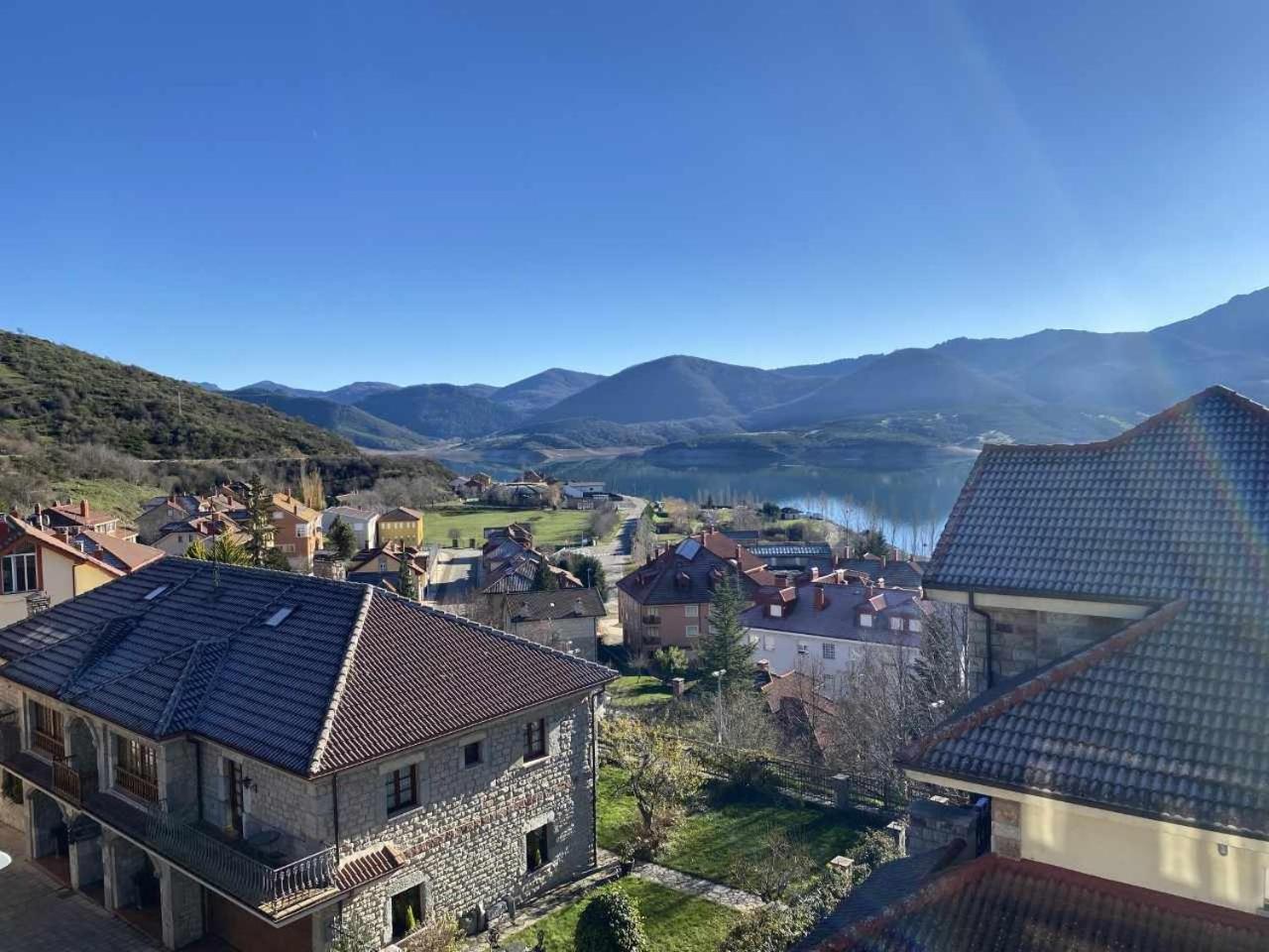 Mirador Solasierra Vistas A La Montana Y Pantano 리아노 외부 사진