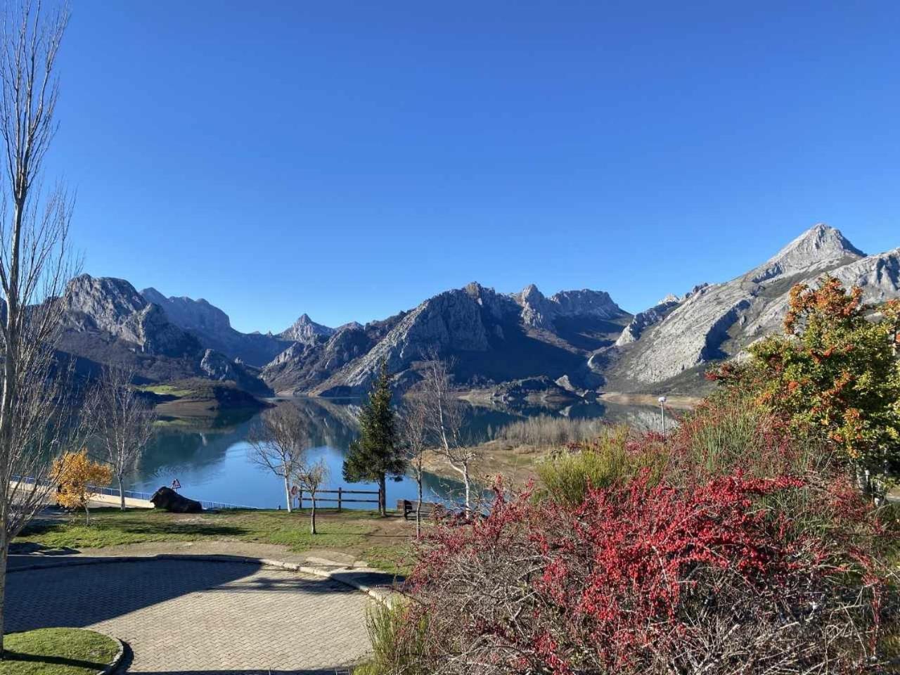 Mirador Solasierra Vistas A La Montana Y Pantano 리아노 외부 사진
